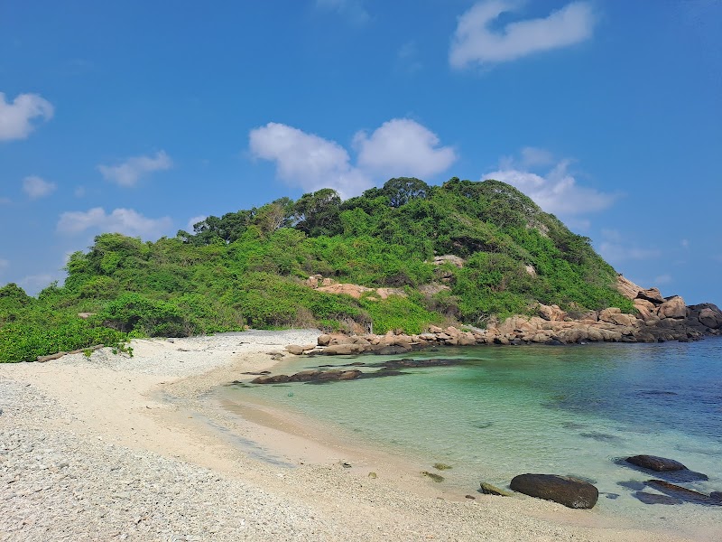 Koneswaram Temple cliff overlooking Trincomalee coast